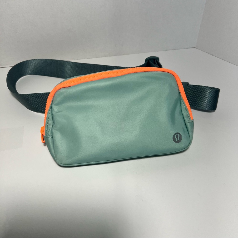Lululemon Original Everywhere Belt Bag Arctic Green / Tidewater Teal 1L OG